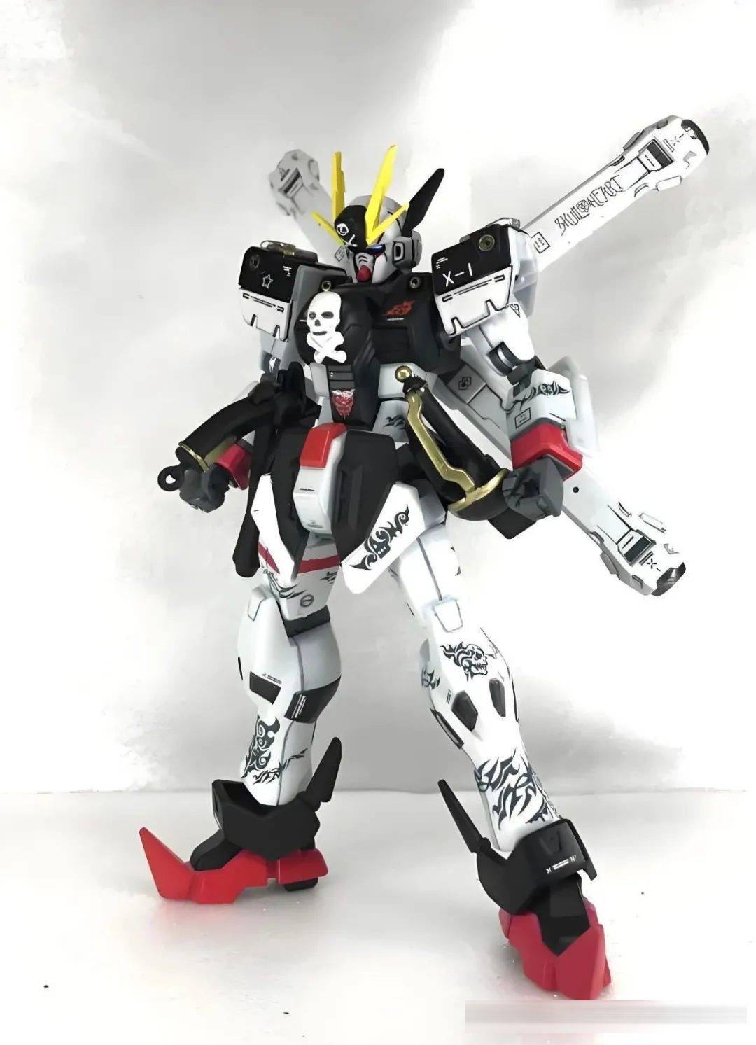 封存一年暴力完工!海盗X1全覆式披风魔改:独立羽翼+火焰刺青,村正狂刀杀疯了!