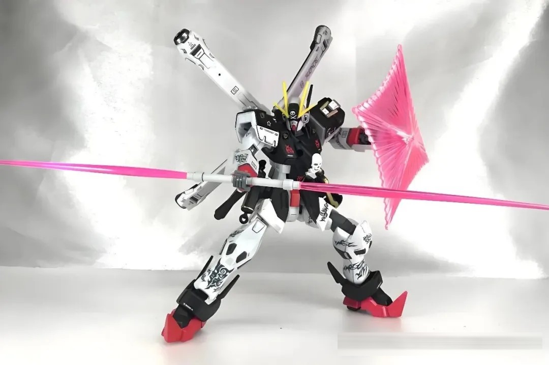 封存一年暴力完工!海盗X1全覆式披风魔改:独立羽翼+火焰刺青,村正狂刀杀疯了!