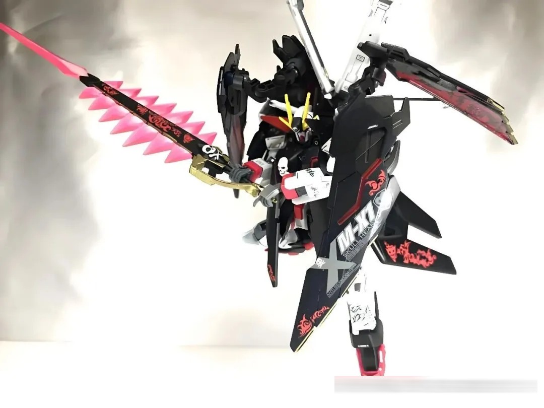 封存一年暴力完工!海盗X1全覆式披风魔改:独立羽翼+火焰刺青,村正狂刀杀疯了!