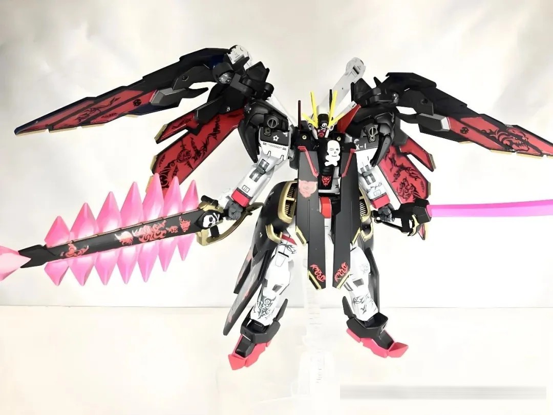 封存一年暴力完工!海盗X1全覆式披风魔改:独立羽翼+火焰刺青,村正狂刀杀疯了!
