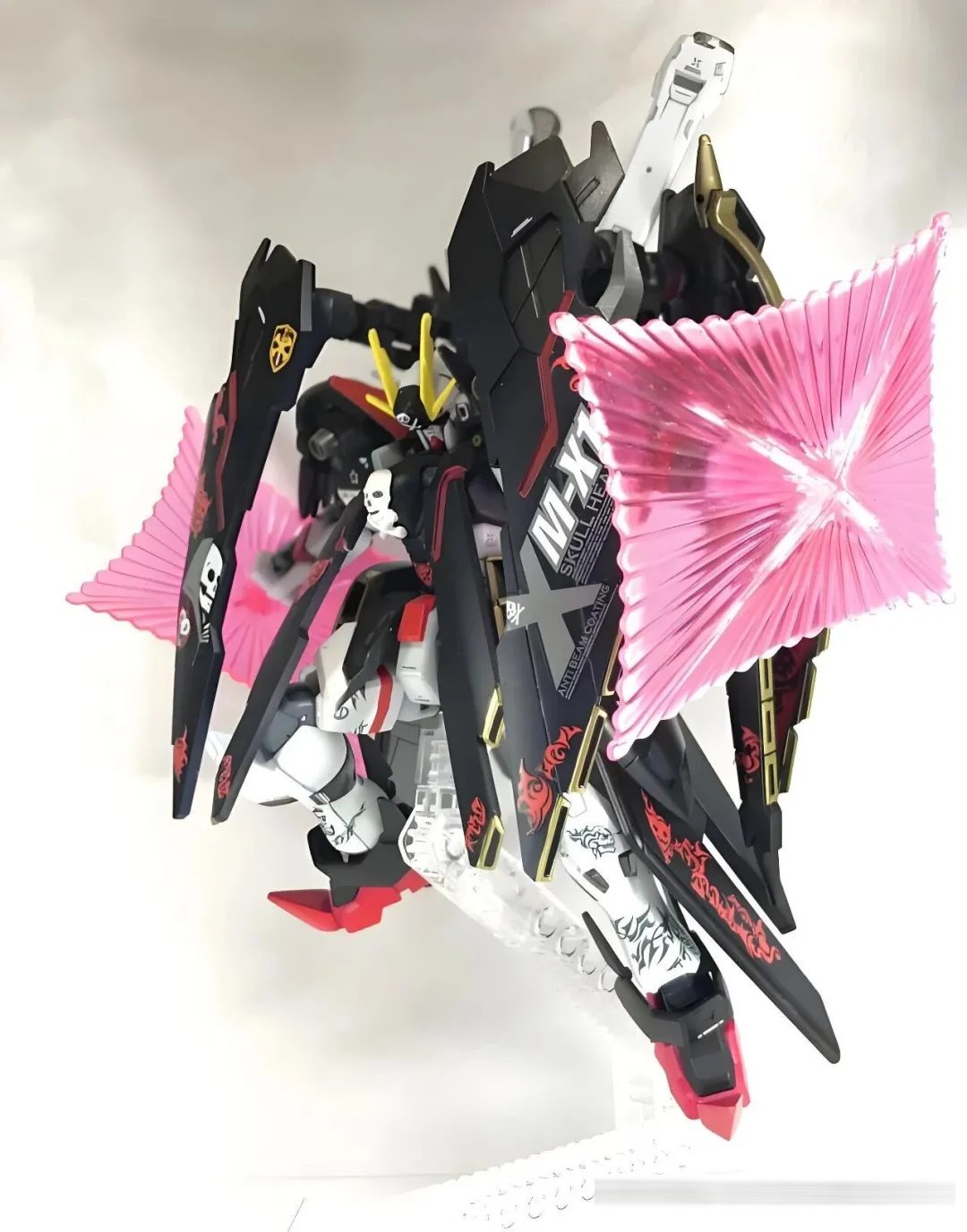 封存一年暴力完工!海盗X1全覆式披风魔改:独立羽翼+火焰刺青,村正狂刀杀疯了!