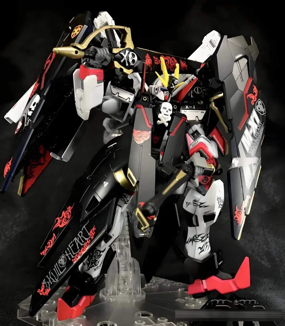 封存一年暴力完工!海盗X1全覆式披风魔改:独立羽翼+火焰刺青,村正狂刀杀疯了!