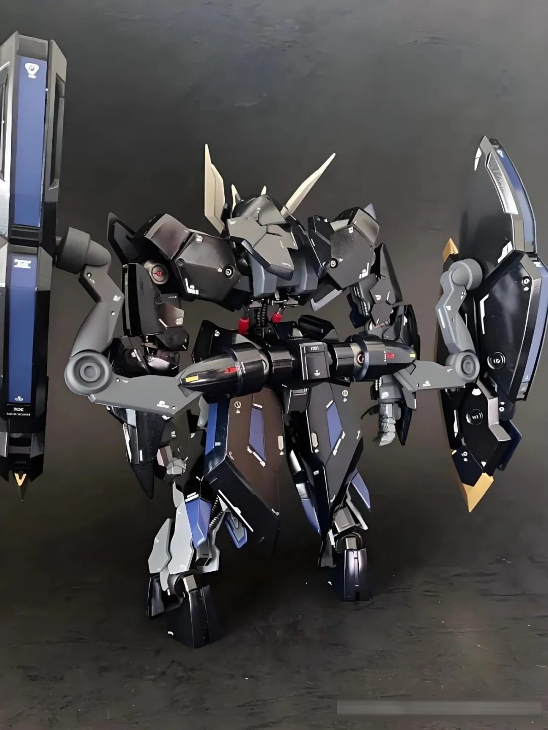 厄祭魔神现世!七星秘藏ASW-G-61扎甘高达改造:能炼化血肉金属的家族圣物,重甲之下藏弑神利爪!