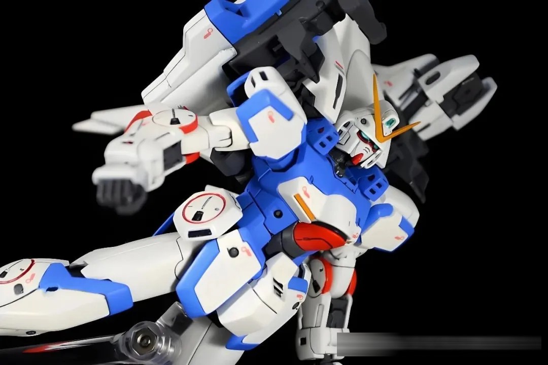 平行宇宙的遗憾神作!暖白精涂第二V高达,揭秘UC0153瘸腿战神的双面神话!