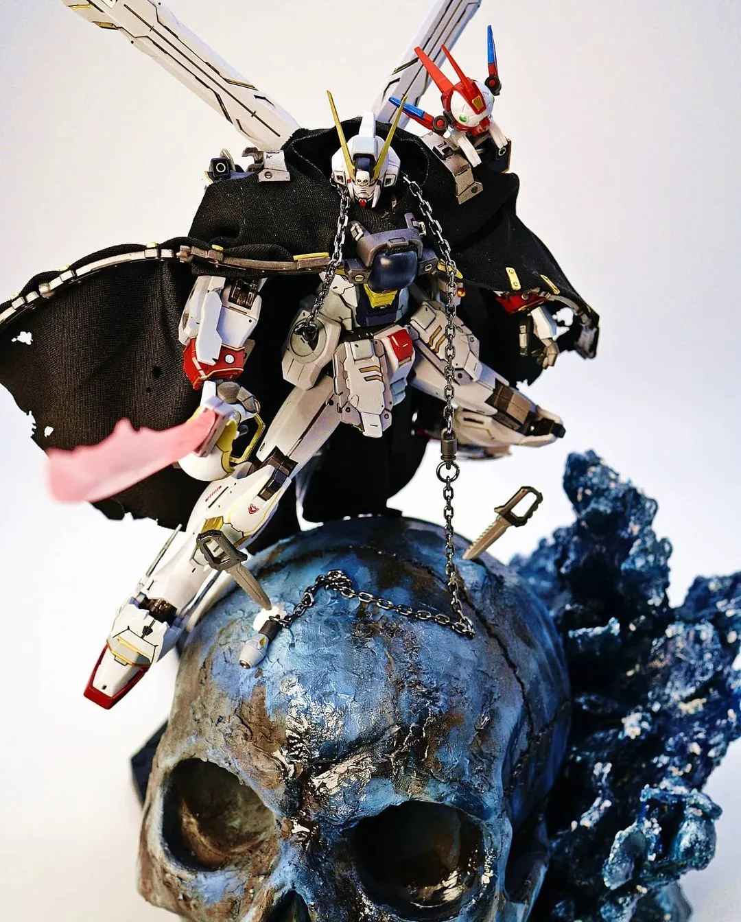 为还原宇宙海盗灵魂，我打造巨型骷髅王座，用铁链锁住  海盗高达 ！