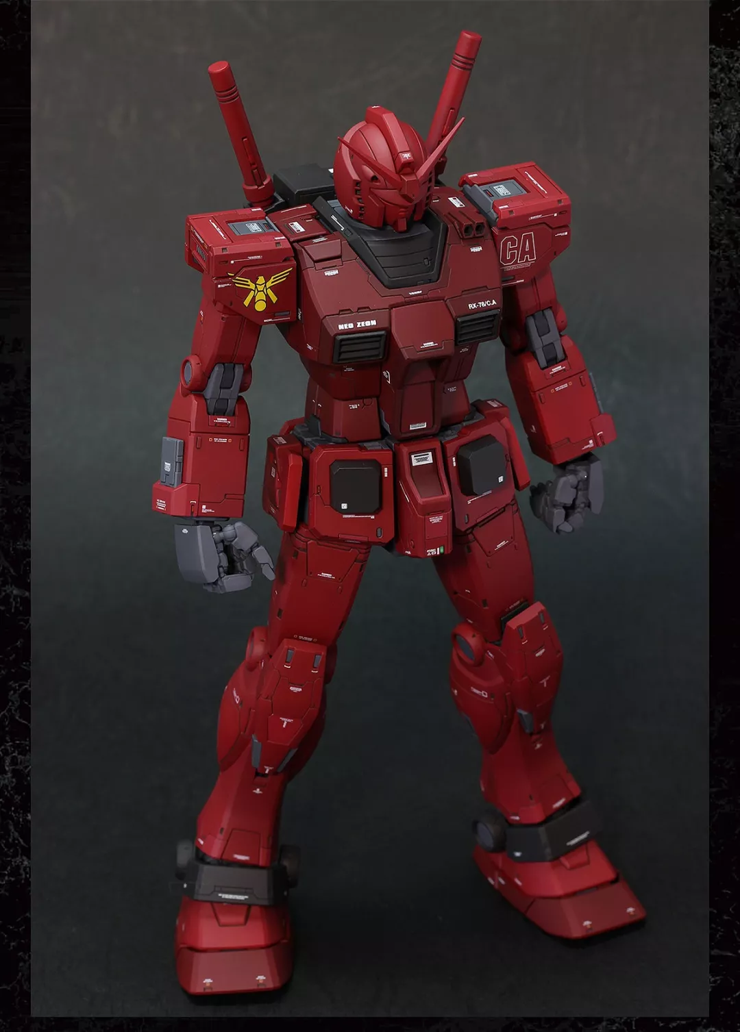 本该属于阿姆罗的初代高达,被夏亚染上赤红:这台 RX-78,藏着一年战争最遗憾的平行宇宙!