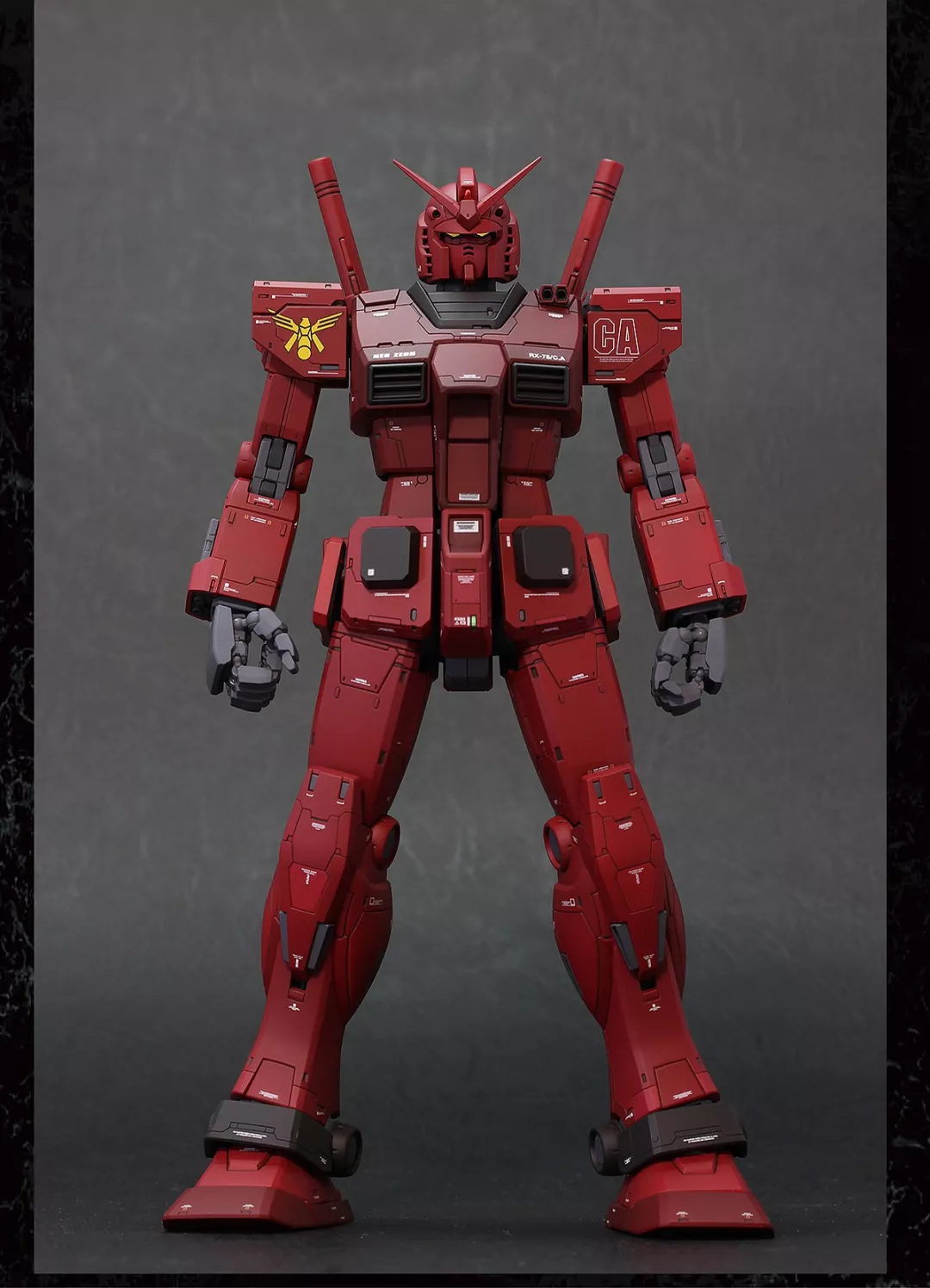 本该属于阿姆罗的初代高达,被夏亚染上赤红:这台 RX-78,藏着一年战争最遗憾的平行宇宙!