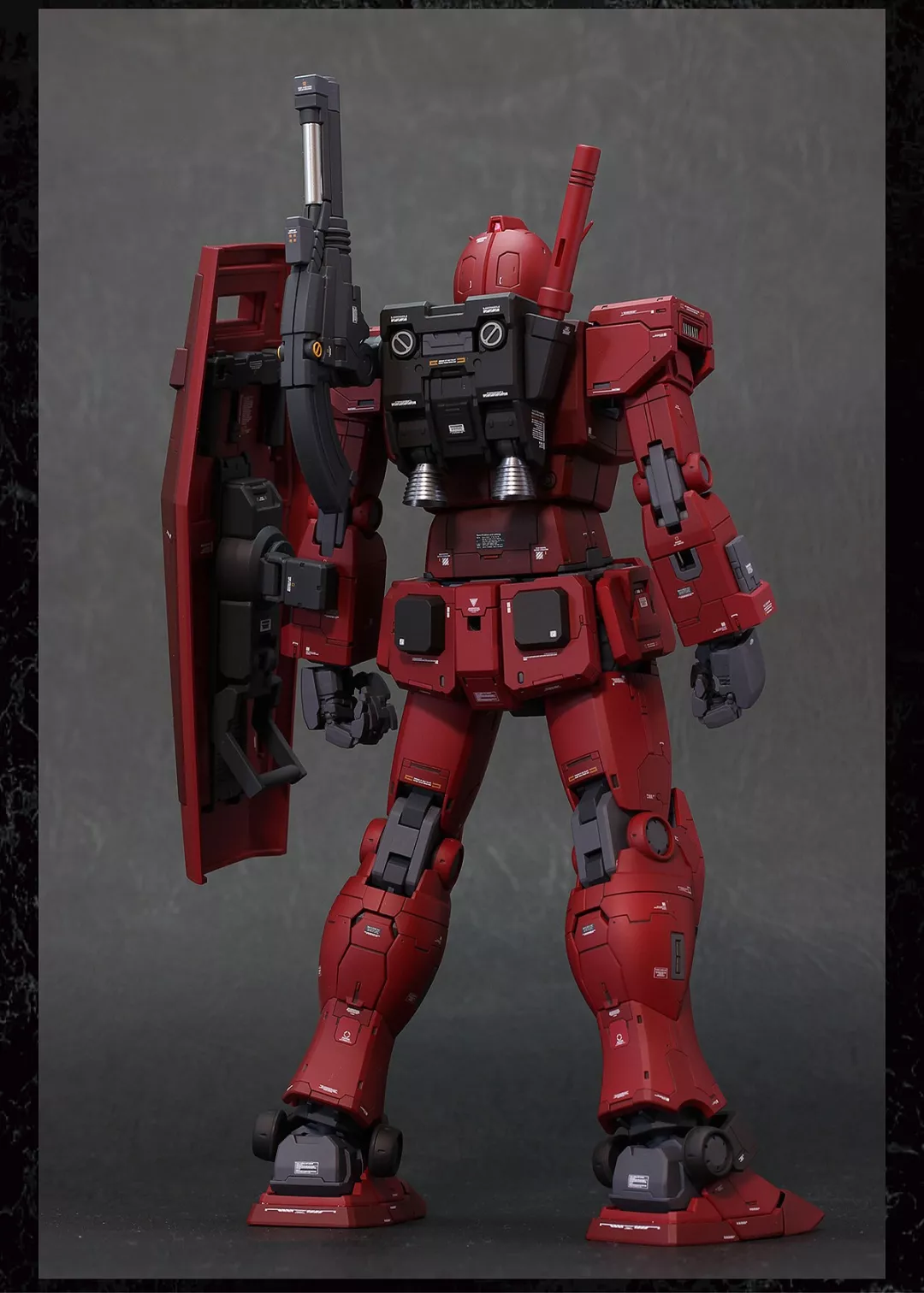 本该属于阿姆罗的初代高达,被夏亚染上赤红:这台 RX-78,藏着一年战争最遗憾的平行宇宙!