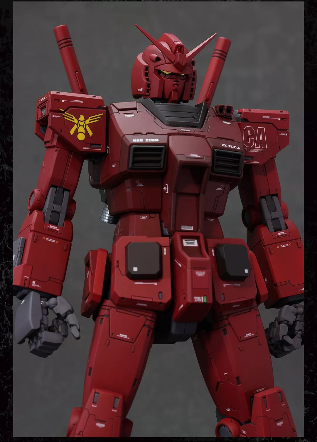 本该属于阿姆罗的初代高达,被夏亚染上赤红:这台 RX-78,藏着一年战争最遗憾的平行宇宙!