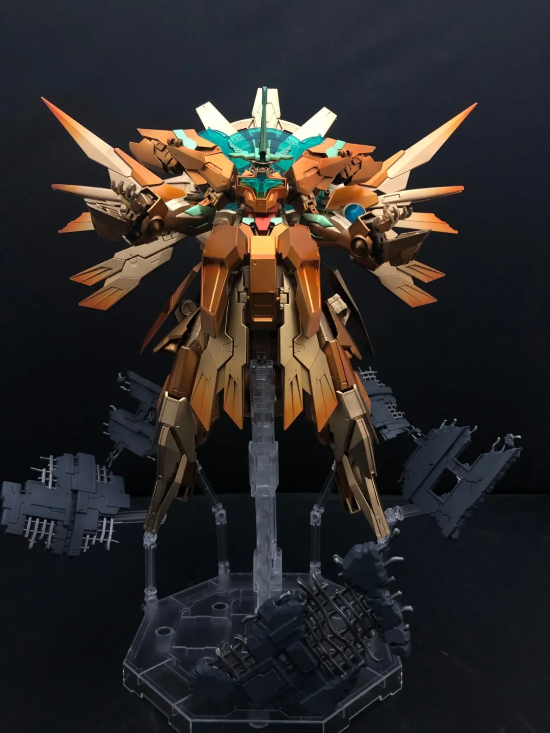 由核心高达为主躯,融合地球三型、火星装甲、金星装甲三套专属装甲,四机合体、四力归一的终极形态!